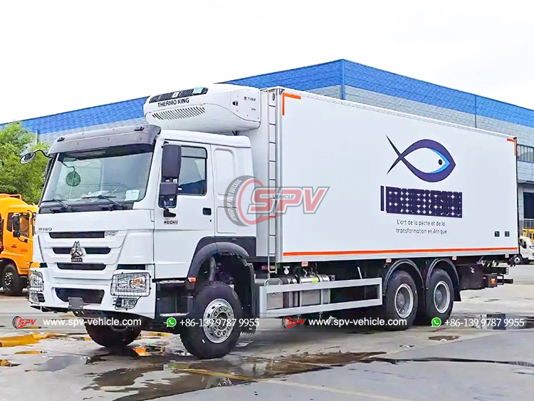 Sinotruk 10 Wheeler Cooling Truck - Front Left Side